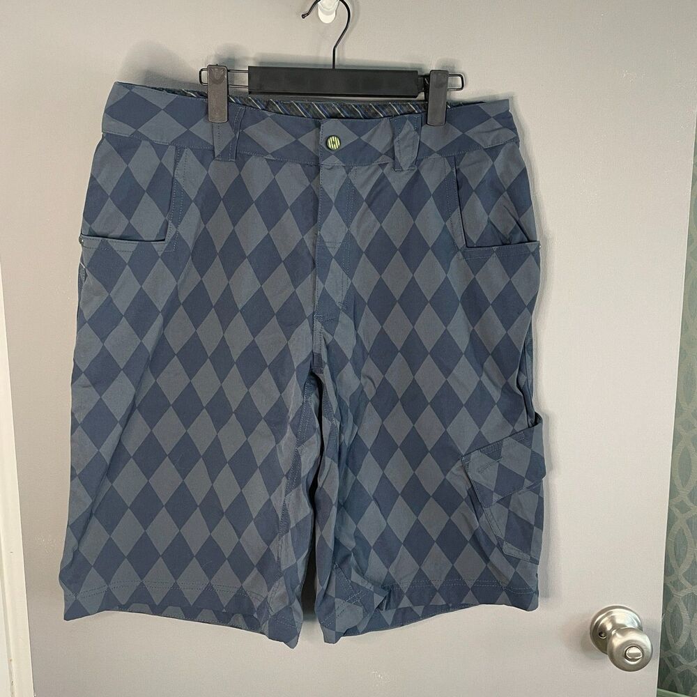 Lululemon Mens Wet Dry Warm Swim Cargo Shorts Geometric Print **READ**